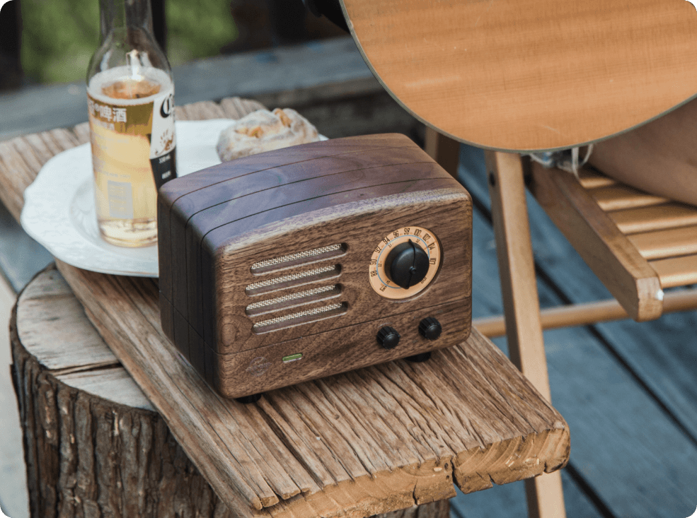 OTR Wood and Utopia Retro Portable FM Radio Bluetooth: Walnut / OTR Wood - Joy