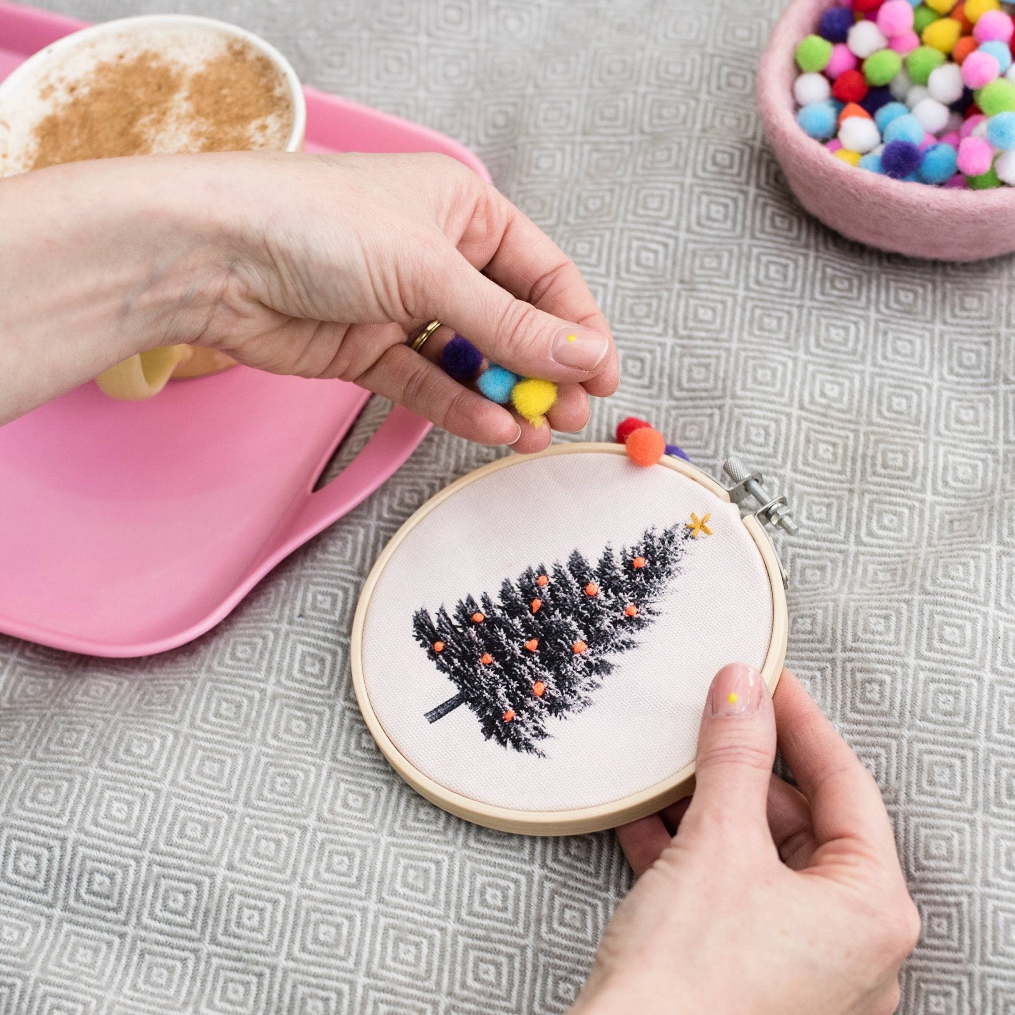 Christmas Tree Embroidery Hoop Kit: Oatmeal - Joy