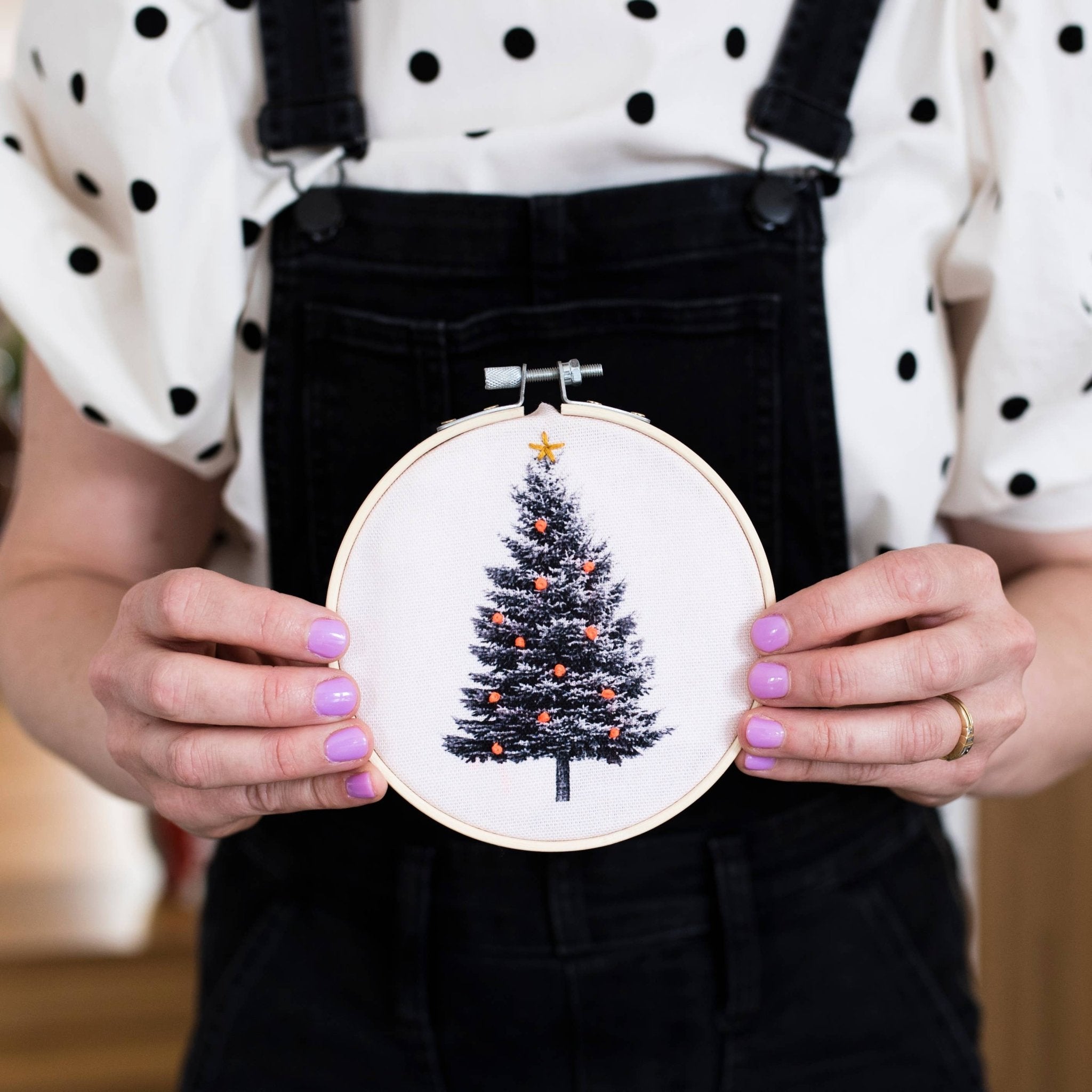 Christmas Tree Embroidery Hoop Kit: Oatmeal - Joy