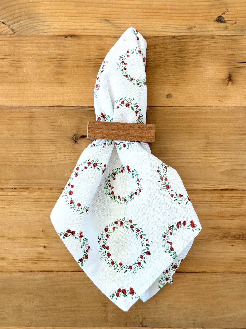 Dinner Napkins (set of 4) - Wreath, Evergreen & Red - Joy