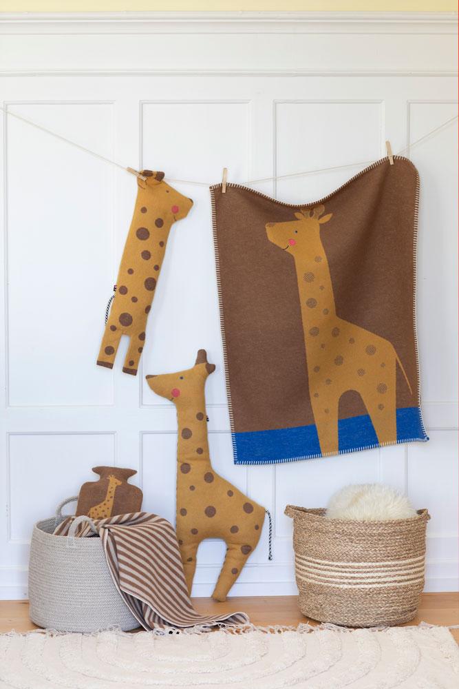 Giraffe Puppet/Blanket Set - Joy