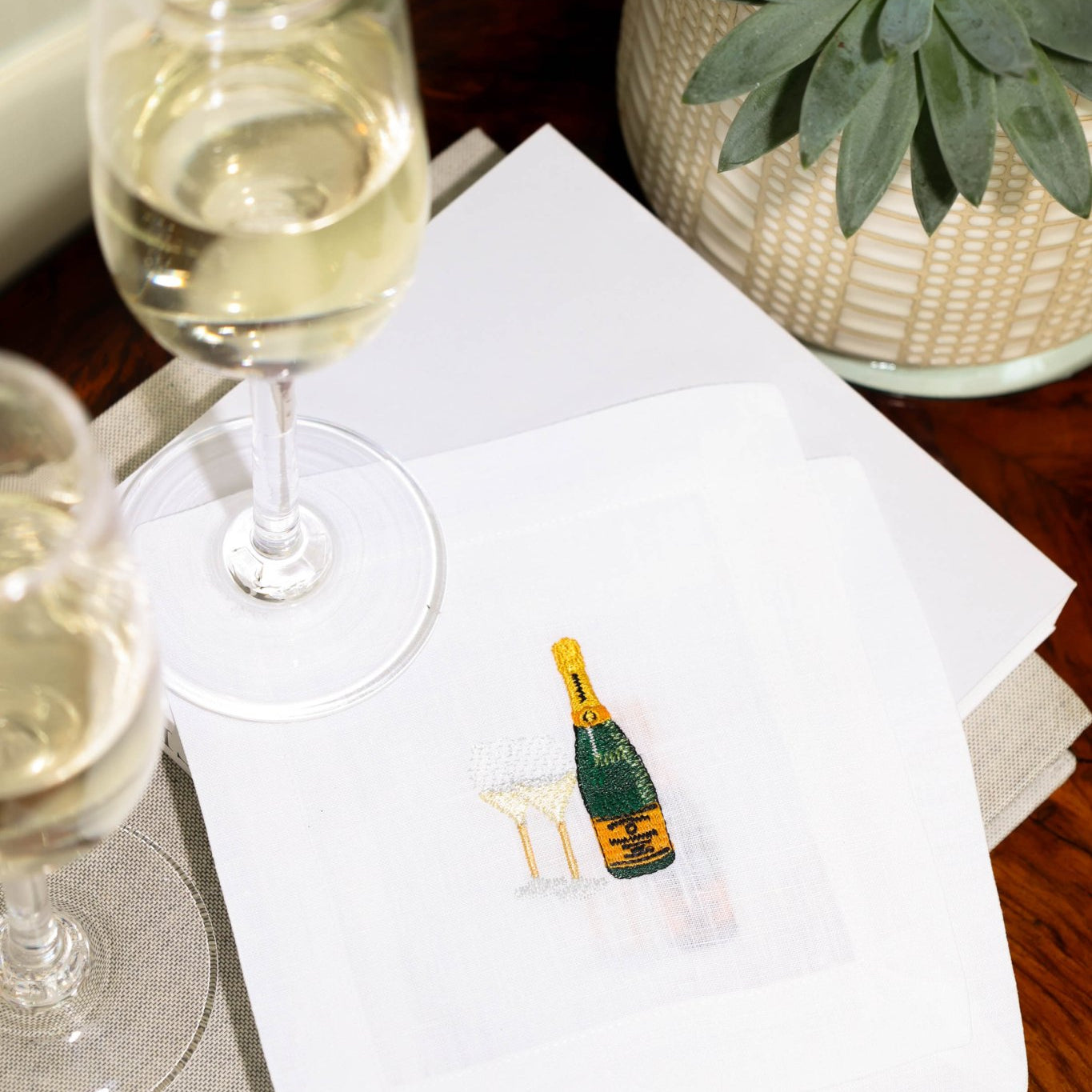 Happy Hour: The Best Cocktails - Joy