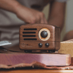 OTR Wood and Utopia Retro Portable FM Radio Bluetooth: Walnut / OTR Wood - Joy